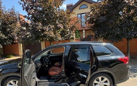 Mitsubishi Outlander III рестайлинг 3, 2015 год, 1 850 000 рублей, 13 фотография
