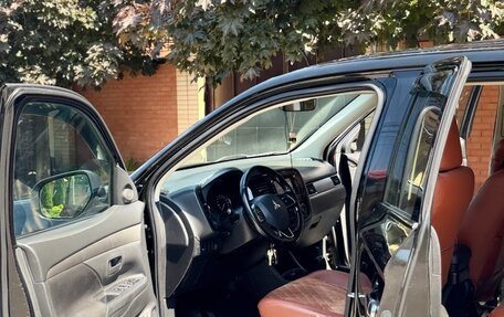 Mitsubishi Outlander III рестайлинг 3, 2015 год, 1 850 000 рублей, 16 фотография
