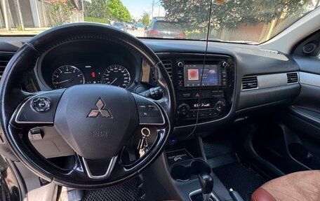 Mitsubishi Outlander III рестайлинг 3, 2015 год, 1 850 000 рублей, 27 фотография
