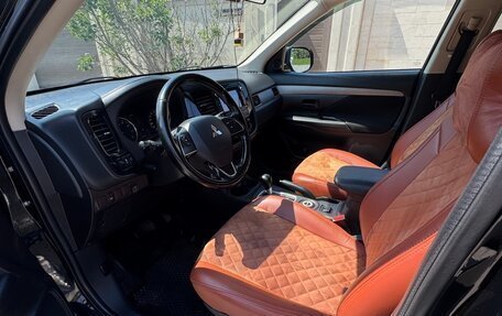Mitsubishi Outlander III рестайлинг 3, 2015 год, 1 850 000 рублей, 32 фотография