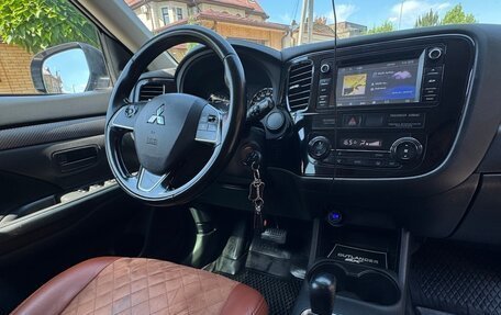 Mitsubishi Outlander III рестайлинг 3, 2015 год, 1 850 000 рублей, 28 фотография