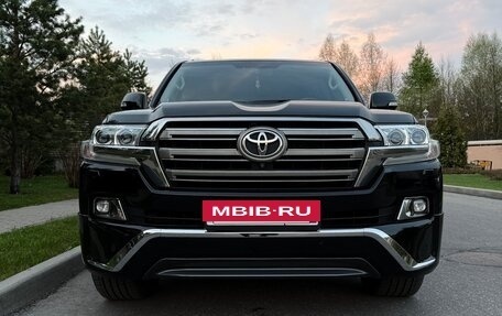 Toyota Land Cruiser 200, 2015 год, 4 870 000 рублей, 2 фотография