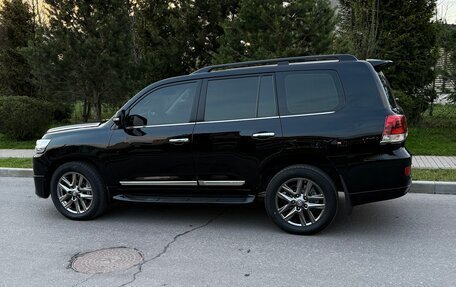 Toyota Land Cruiser 200, 2015 год, 4 870 000 рублей, 28 фотография