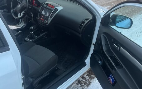 KIA cee'd I рестайлинг, 2011 год, 800 000 рублей, 8 фотография