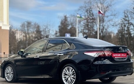 Toyota Camry, 2021 год, 2 800 000 рублей, 4 фотография