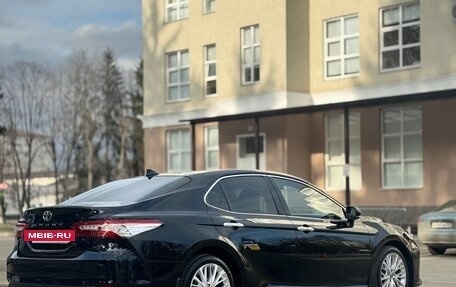 Toyota Camry, 2021 год, 2 800 000 рублей, 6 фотография