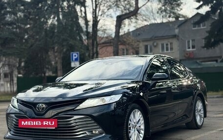 Toyota Camry, 2021 год, 2 800 000 рублей, 10 фотография