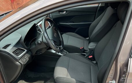 Hyundai Solaris II рестайлинг, 2018 год, 1 300 000 рублей, 23 фотография