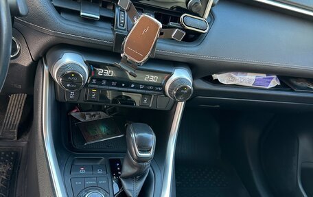 Toyota RAV4, 2020 год, 3 800 000 рублей, 7 фотография