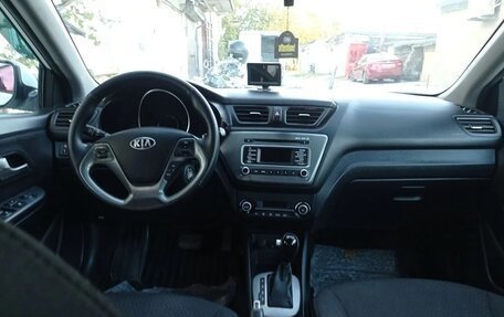KIA Rio III рестайлинг, 2017 год, 935 000 рублей, 10 фотография