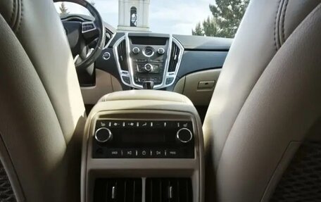 Cadillac SRX II рестайлинг, 2011 год, 920 000 рублей, 8 фотография