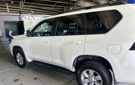 Toyota Land Cruiser Prado 150 рестайлинг 2, 2017 год, 4 000 000 рублей, 3 фотография