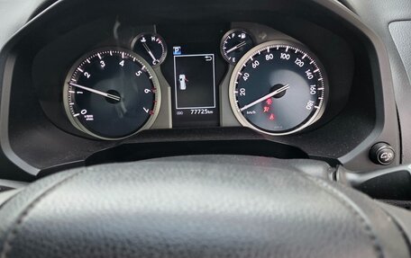Toyota Land Cruiser Prado 150 рестайлинг 2, 2017 год, 4 000 000 рублей, 12 фотография