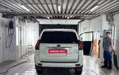 Toyota Land Cruiser Prado 150 рестайлинг 2, 2017 год, 4 000 000 рублей, 8 фотография