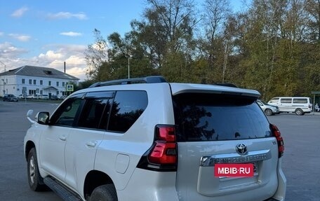 Toyota Land Cruiser Prado 150 рестайлинг 2, 2017 год, 4 000 000 рублей, 5 фотография