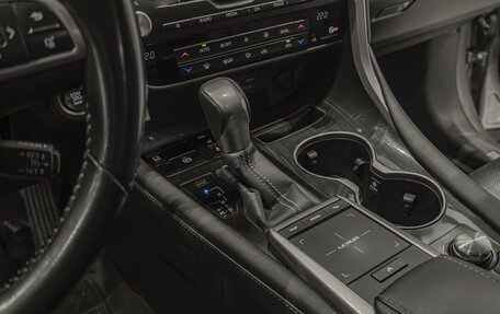 Lexus RX IV рестайлинг, 2020 год, 4 680 000 рублей, 16 фотография
