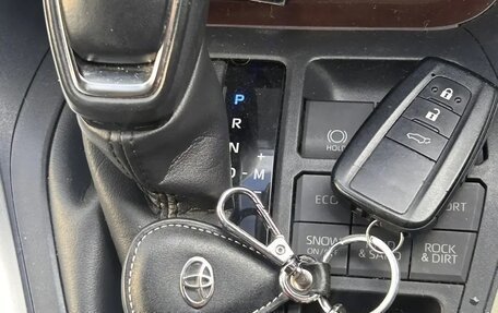 Toyota RAV4, 2019 год, 3 480 000 рублей, 12 фотография
