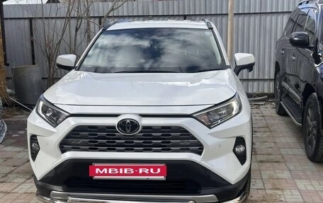 Toyota RAV4, 2019 год, 3 480 000 рублей, 2 фотография