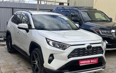 Toyota RAV4, 2019 год, 3 480 000 рублей, 1 фотография