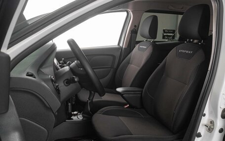 Renault Logan II, 2020 год, 979 000 рублей, 13 фотография