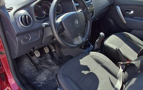 Renault Sandero II рестайлинг, 2015 год, 700 000 рублей, 2 фотография