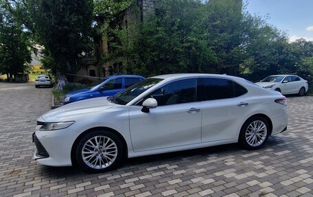 Toyota Camry, 2019 год, 3 300 000 рублей, 2 фотография