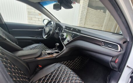 Toyota Camry, 2019 год, 3 300 000 рублей, 5 фотография