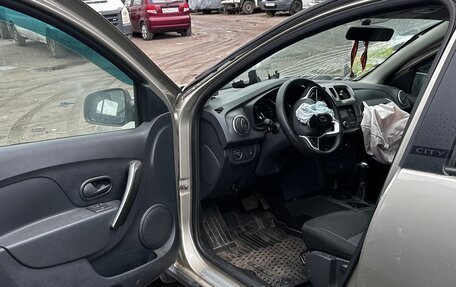 Renault Logan II, 2019 год, 415 000 рублей, 7 фотография