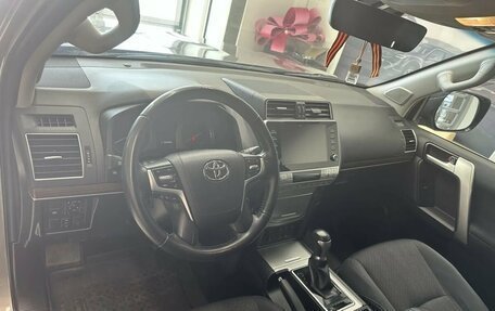 Toyota Land Cruiser Prado 150 рестайлинг 2, 2021 год, 4 700 000 рублей, 8 фотография