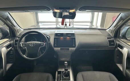 Toyota Land Cruiser Prado 150 рестайлинг 2, 2021 год, 4 700 000 рублей, 9 фотография