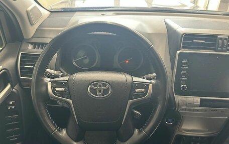 Toyota Land Cruiser Prado 150 рестайлинг 2, 2021 год, 4 700 000 рублей, 10 фотография