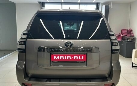Toyota Land Cruiser Prado 150 рестайлинг 2, 2021 год, 4 700 000 рублей, 6 фотография