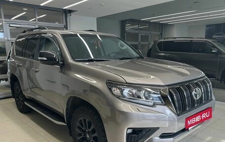 Toyota Land Cruiser Prado 150 рестайлинг 2, 2021 год, 4 700 000 рублей, 2 фотография