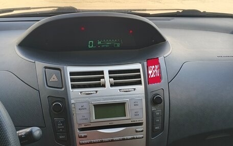 Toyota Yaris III рестайлинг, 2006 год, 350 000 рублей, 11 фотография