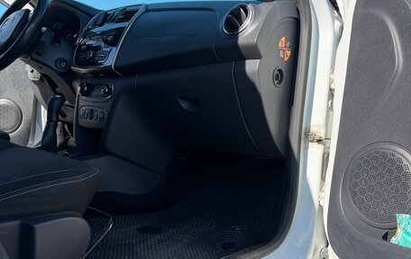 Renault Logan II, 2015 год, 650 000 рублей, 8 фотография