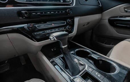 KIA Carnival III, 2019 год, 2 700 000 рублей, 17 фотография