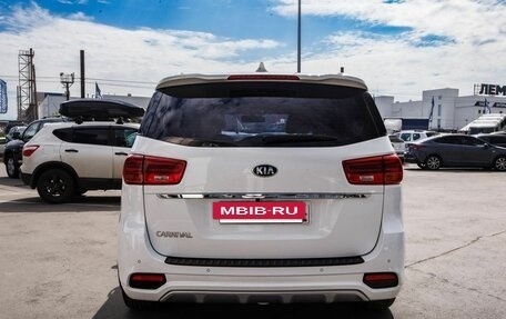 KIA Carnival III, 2019 год, 2 700 000 рублей, 7 фотография