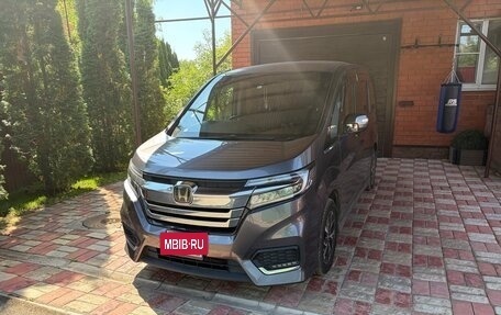 Honda Stepwgn IV, 2020 год, 3 000 000 рублей, 2 фотография