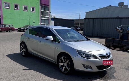 Opel Astra J, 2010 год, 670 000 рублей, 1 фотография
