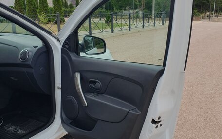 Renault Logan II, 2016 год, 1 200 000 рублей, 8 фотография