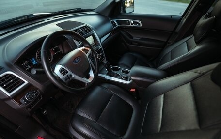 Ford Explorer VI, 2013 год, 2 000 000 рублей, 26 фотография
