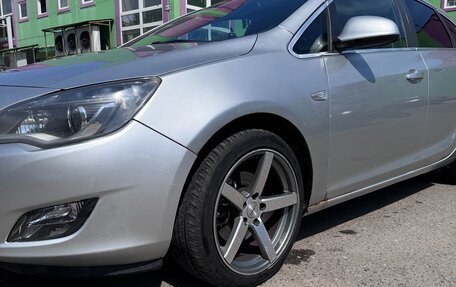 Opel Astra J, 2010 год, 670 000 рублей, 3 фотография