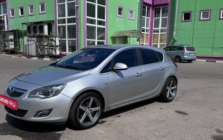 Opel Astra J, 2010 год, 670 000 рублей, 2 фотография