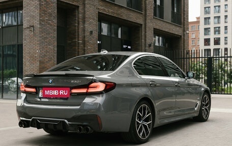 BMW 5 серия, 2021 год, 2 950 000 рублей, 3 фотография