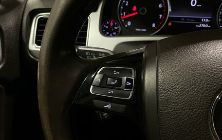 Volkswagen Touareg III, 2016 год, 3 300 000 рублей, 18 фотография