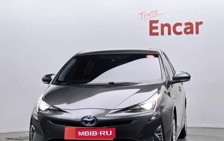 Toyota Prius IV XW50, 2017 год, 1 850 000 рублей, 2 фотография