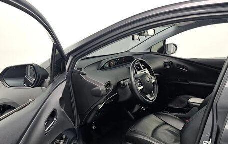 Toyota Prius IV XW50, 2017 год, 1 850 000 рублей, 8 фотография