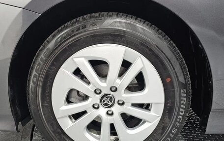 Toyota Prius IV XW50, 2017 год, 1 850 000 рублей, 7 фотография
