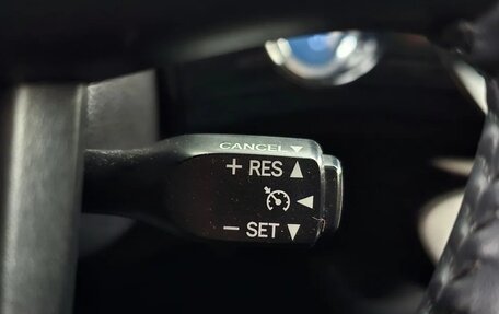 Toyota Prius IV XW50, 2017 год, 1 850 000 рублей, 16 фотография