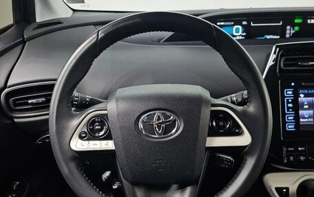 Toyota Prius IV XW50, 2017 год, 1 850 000 рублей, 14 фотография
